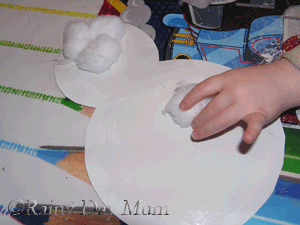 Toddler Winter Craft Cotton Ball Snowmen