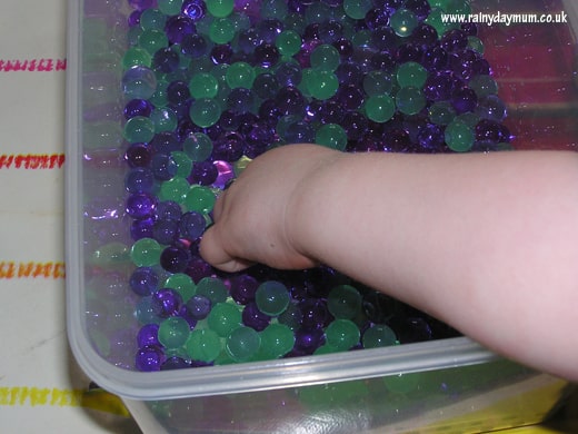 Using pincer grip to select coloured water beads