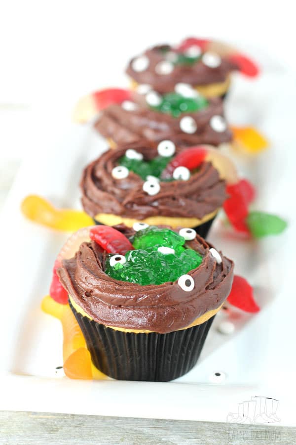 Simple Halloween Cupcakes to make with Kids ideal for class treat or Halloween Parties