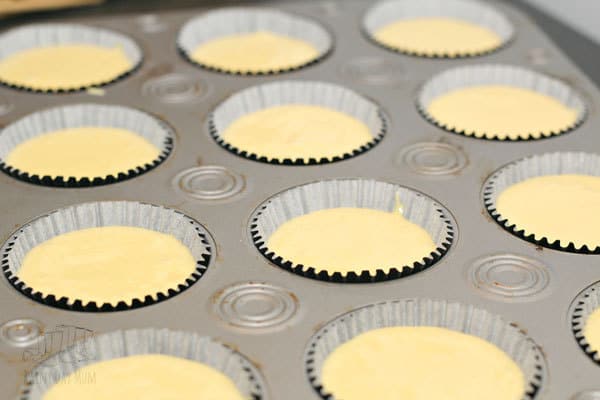 Making cupcakes from scratch with kids - simple recipe for the batter