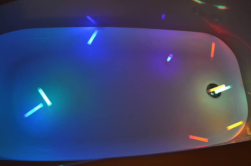 7 Days of Rainy Day Ideas - with a glow in dark bath for some Rainy Day fun at home