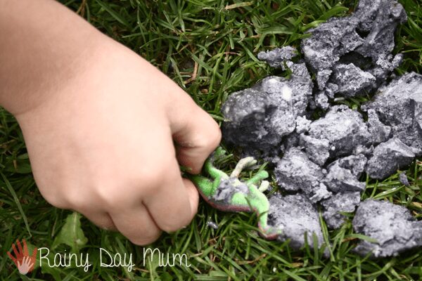 Fizzing fossil dinosaur eggs - extension activity for Digging Up Dinosaurs by Aliki