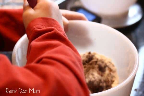 Carrot cake muffins with cream cheese frosting - cooking with kids from A to Z