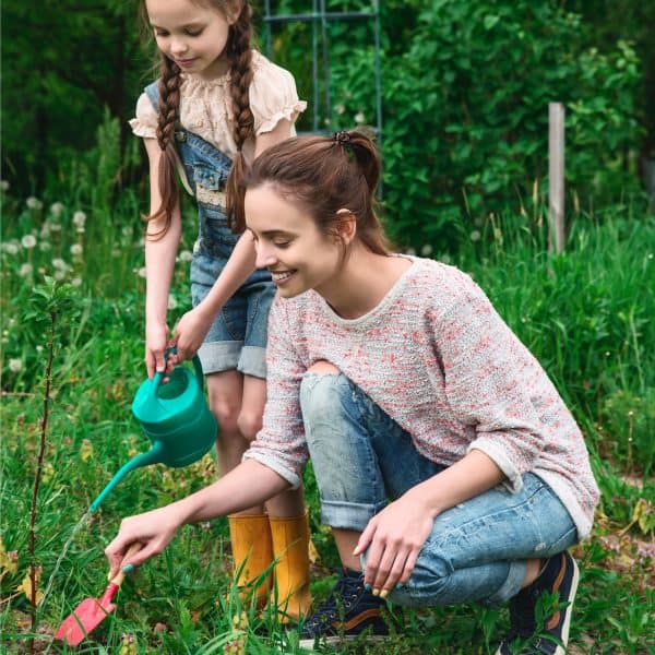 Quick growing seeds and plants ideal for gardening with kids. These fast growing plants are perfect for at home or in the classroom.