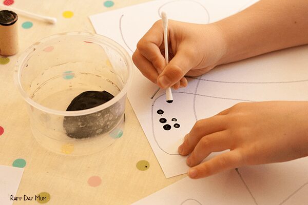 Black Dot Printing, creative art project for mixed age groups of children creating pictures created with black dots similar to old style newsprint