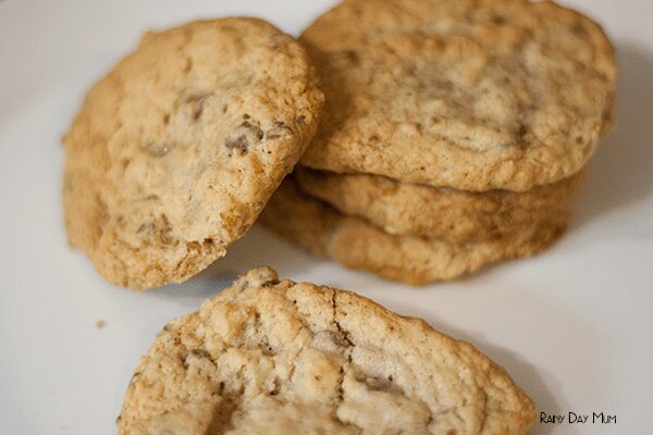 Simple and delicious walnut and chocolate chip cookies recipe - so easy that kids can make them.