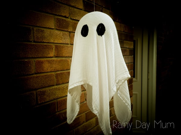 Floating Ghost Halloween Craft for kids and adult, create this floating ghost to decorate the home for Halloween