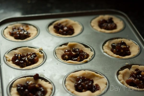 EASY Kid friendly pastry to make ideal for those Christmas Mince Pies and the pastry recipe works every time