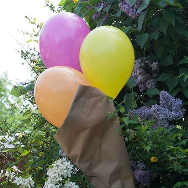 Simple DIY Balloon Ice-Cream inspired decoration for a summer party