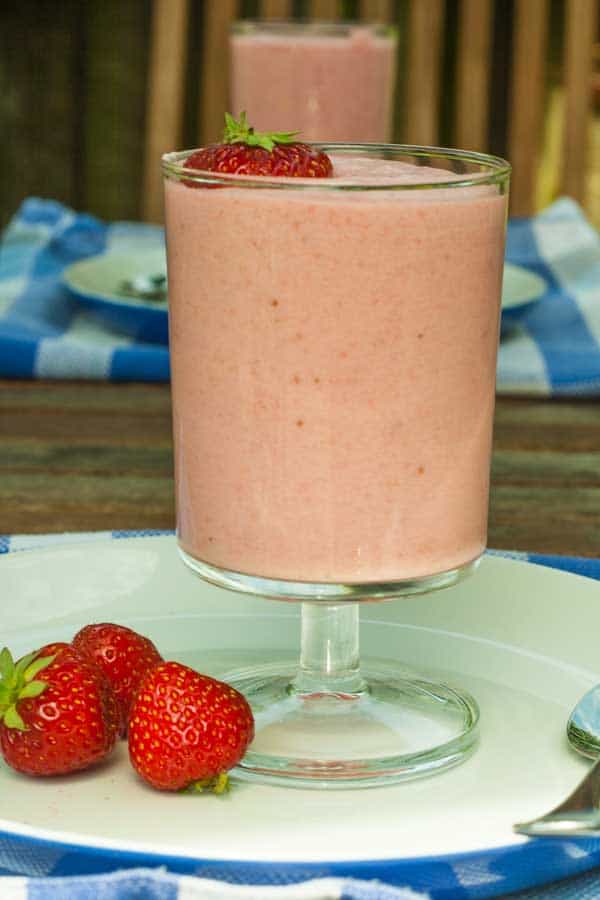 Delicious light and fluffy traditional strawberry mousse recipe ideal to use those overripe strawberries left in the fridge. Perfect for summer menus.