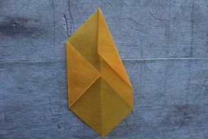 Easy beginner origami project to create a beautiful fall window star using kite paper with full step by step instructions and picture guide.