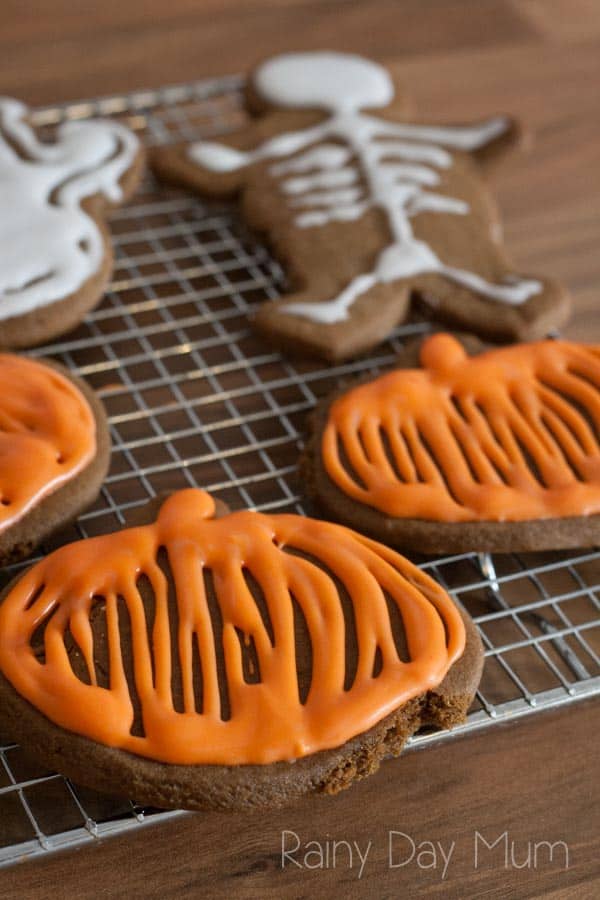 Delicious gingerbread Halloween Cookies Recipe for you and the kids to make. No fuss, easy to make ideal for last minute preparation for Trick or Treaters
