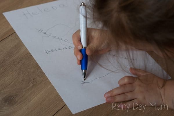Spider themed activity for toddlers and preschoolers. Making Name Webs to learn how to read, write and spell their names.