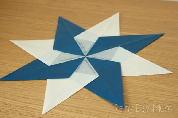 Create this simple Winter Window Star for a Christmas or winter themed window decoration with your children. With clear step by step instructions.