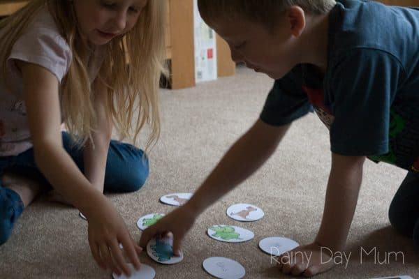 Fun download and make dinosaur themed high-frequency words game for supporting children to learn to read. Play 1 player or 2 players with full instructions.