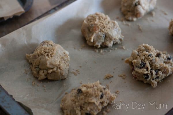 How to make rock cakes with kids - simple recipe ideal for young children and you to bake together
