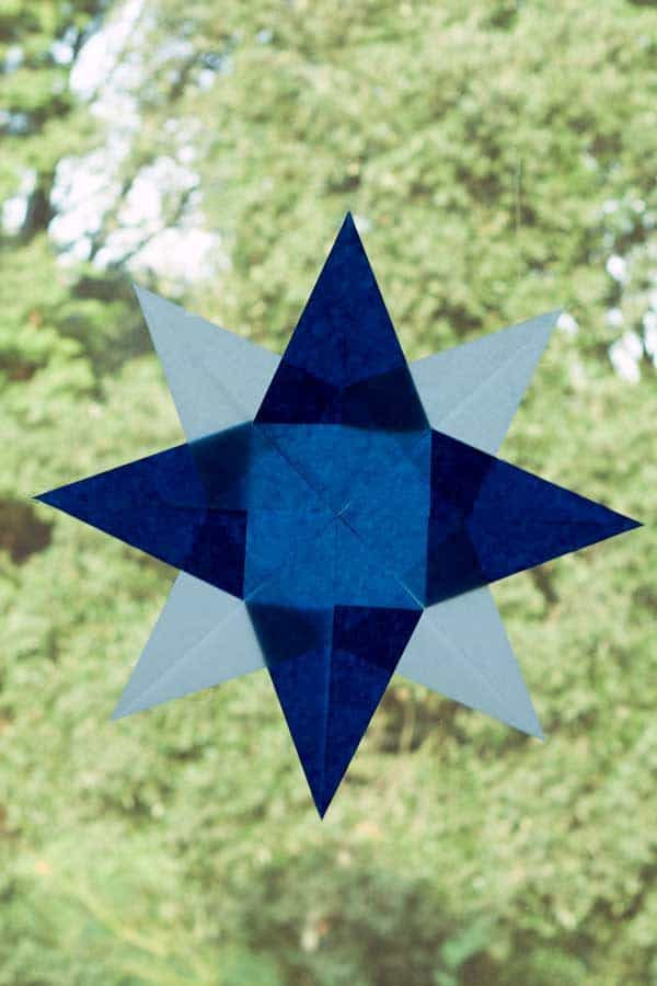 Create this simple Winter Window Star for a Christmas or winter themed window decoration with your children. With clear step by step instructions.