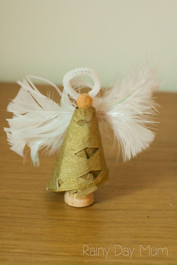 Simple DIY Wooden Peg Doll Angels to make with the kids to decorate the tree this Christmas. Ideal for a Nativity-themed craft for preschool or kindergarten