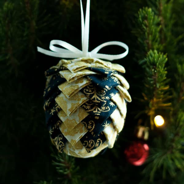 Full step by step tutorial with images for creating these fabric pinecone ornaments for the Christmas Tree. Simple to make and NO SEW!