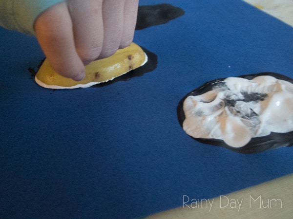 Create this Penguin Counting Game with your toddlers and preschoolers to work on number recognition and counting in sequence.