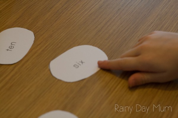 Hands-on game for supporting the learning of number names with a penguin theme. Including all downloads and instructions for play.
