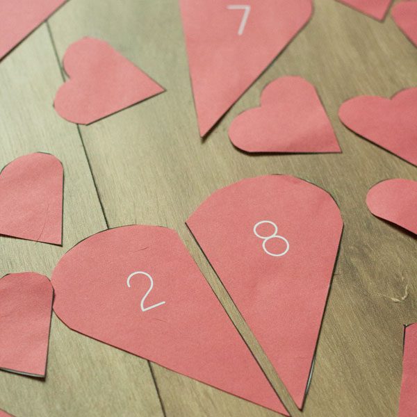 Valentines Times themed preschool maths activity. Match the pieces of the broken hearts together to form numbers bonds of 10