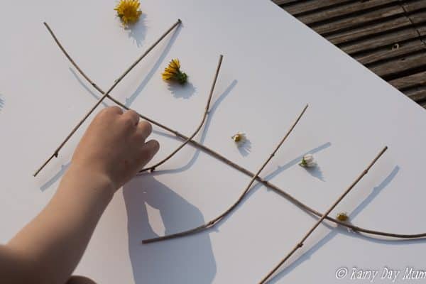 Take the learning outside this spring with this garden flower ten frame, for some simple hands-on maths for preschoolers and early years.