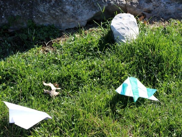 Research, design, make, decorate & fly your own paper planes in this STEAM challenge for kids. Will yours go the furthest, fly the longest, hit the target