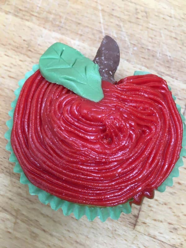 Easy to make even with no cake decorating experience apple cupcakes ideal for school cake sales, class treats or back to school parties.