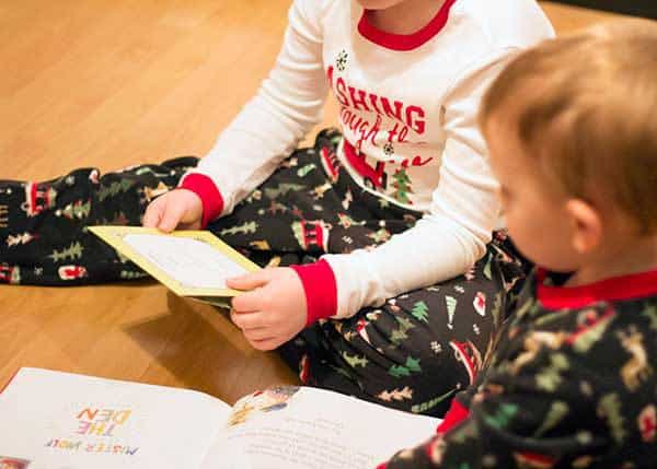 Read and play with this Christmas themed early literacy role-play activity based on the classic British Christmas book The Jolly Christmas Postman.
