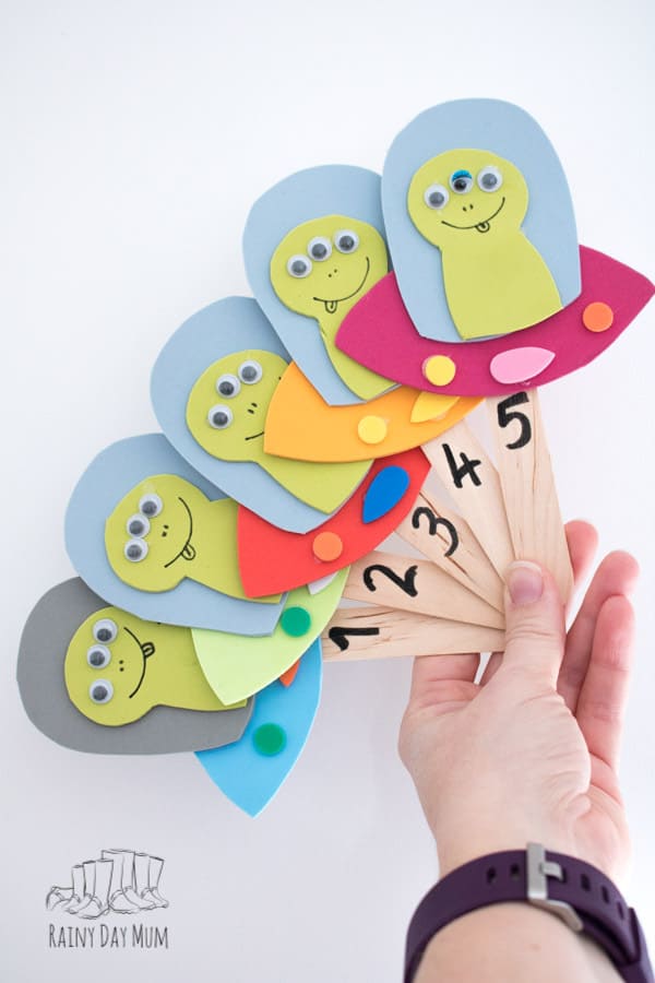 Make your own resources for singing this popular counting rhyme for toddlers and preschoolers with this step-by-step guide to creating your own Five Little Men in Their Flying Saucers Puppets. Ideal for Circle Time or Sing Along with your children.