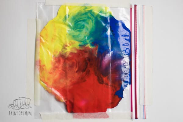A fun and mess-free way for toddlers and preschoolers to explore colour mixing and connect what they see in the world around with them with real-life experiences. This Rainbow Sensory Bag allows children to create their own rainbow of colours whilst using their senses.