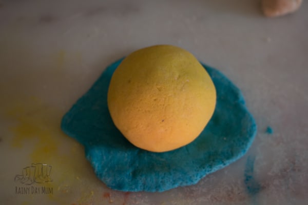 Instructions and recipe to create a 3D model of the layers of the earth using salt dough. Easy to make and can be air dried over time to label and learn. Fun Earth Science lesson for kids.