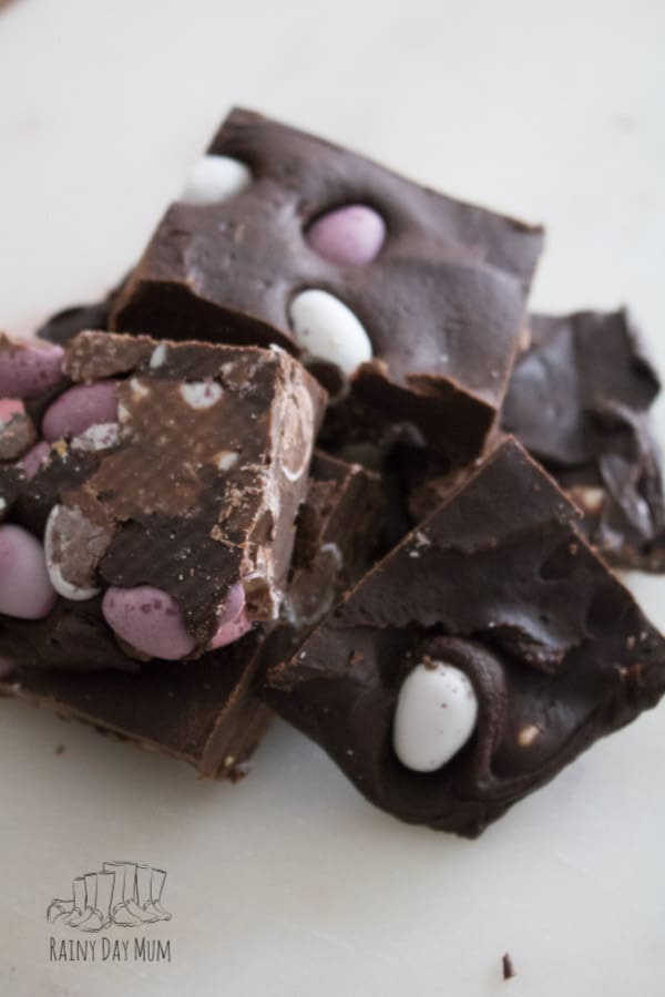 Easy to make Easter fudge recipe with Cadbury Mini Eggs, perfect for some Easter gift or to treat yourself - find out how to make this either with dark chocolate or milk chocolate it's so easy even the kids can do it themselves.