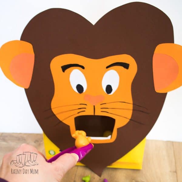 Get crafty and create this feed the lion counting and number game for toddlers and preschoolers. Ideal for those little ones that love to post. This game is ideal for a Zoo Theme or Jungle theme and includes extensions and variations using the same lion for more learning opportunities.
