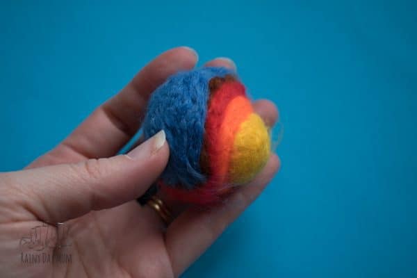 Step-by-step instructions on how to create a needle felted layers of the earth model ideal for a teaching resource. Older kids would be able to use this simple technique to create it themselves or you can create to use as a model within your teaching and lessons.