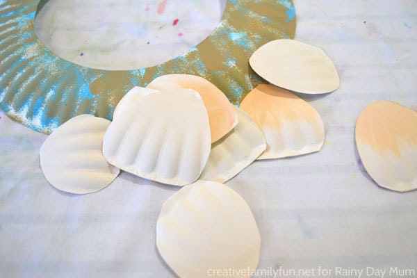 creating a paper plate wreath for summer with kids