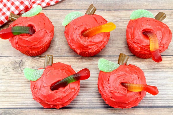 easy apple with caterpillar or worm cupcakes. Ideal for Very Hungry Caterpillar inspired parties or back to school