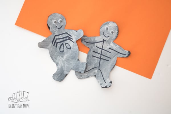 Halloween Craft for Toddlers to make skeletons