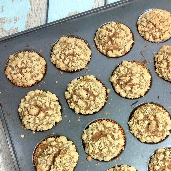 Delicious Pumpkin Muffins with an easy to make crumb topping. Easy fall baking