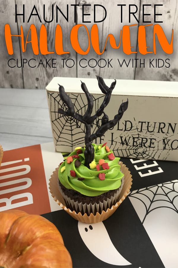 Quick and easy Halloween Cupcakes to decorate with kids a complete step by step tutorial for this Halloween Treats