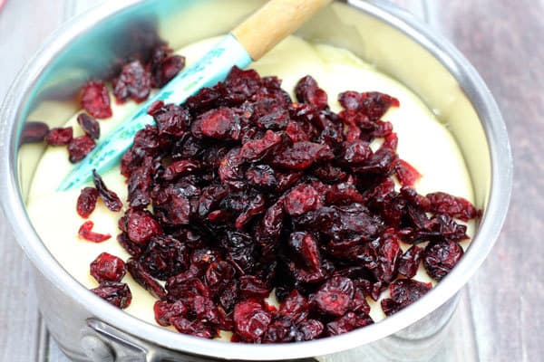 making white chocolate fudge with cranberries with kids. A simple recipe that anyone can make