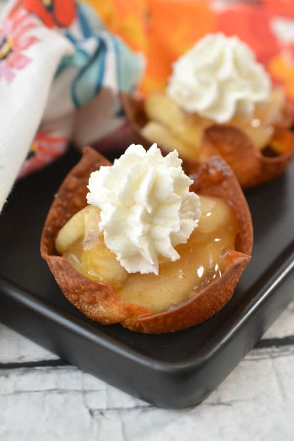 delicious dessert idea to bake mini apple pies using wonton wrappers