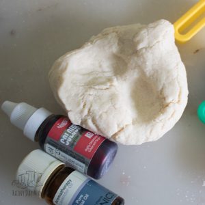 Recipe for salt dough to microwave that can be scented and coloured to create different crafts with kids