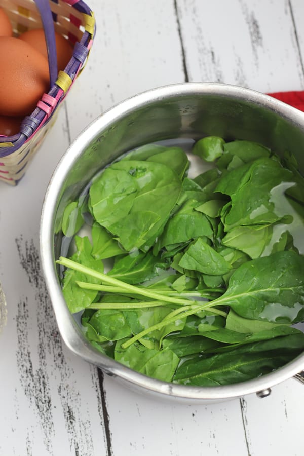 dye eggs green with spinach leaves