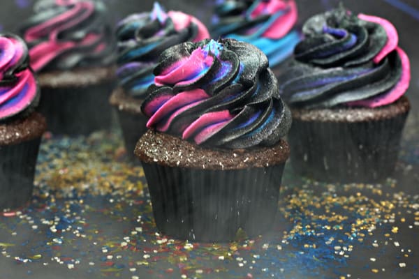 simple cupcakes for space themed parties