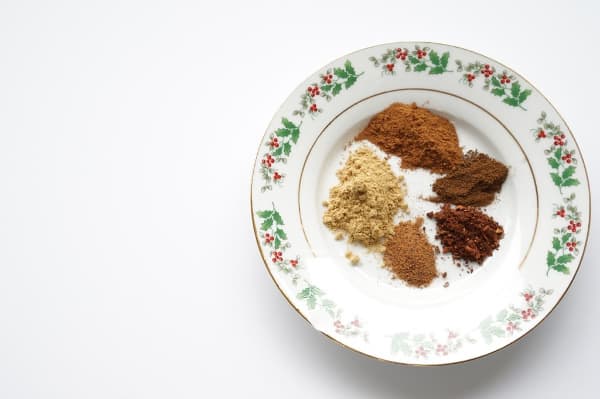 Christmas spices used in the Christmas Spiced Cookies to cook with kids