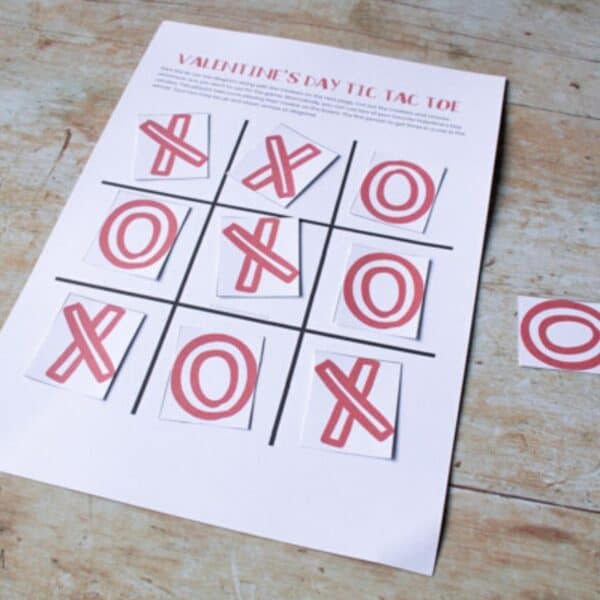 free printable Valentine's Day Tic Tac Toe game to play with toddlers and preschoolers