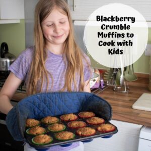 Blackberry Cakes with Crumble Topping to Cook with Kids